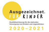 das Logo des Siegels Ausgezeichnet für Kinder erscheint mit dem Titel des Zertifikats einem großen gelben Kreis und den Jahrenzahlen 2020 und 2021 